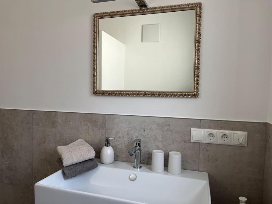 Haus Hafner Sonniges Apartment Terlano Kültér fotó